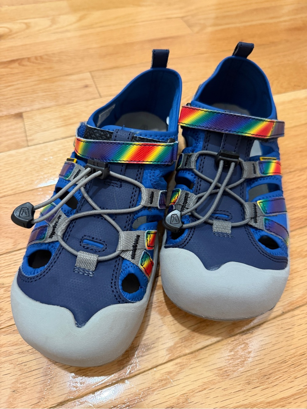 KEEN Knotch Creek Big Kids Size 5 Blue Rainbow Closed Toe Water Sandals